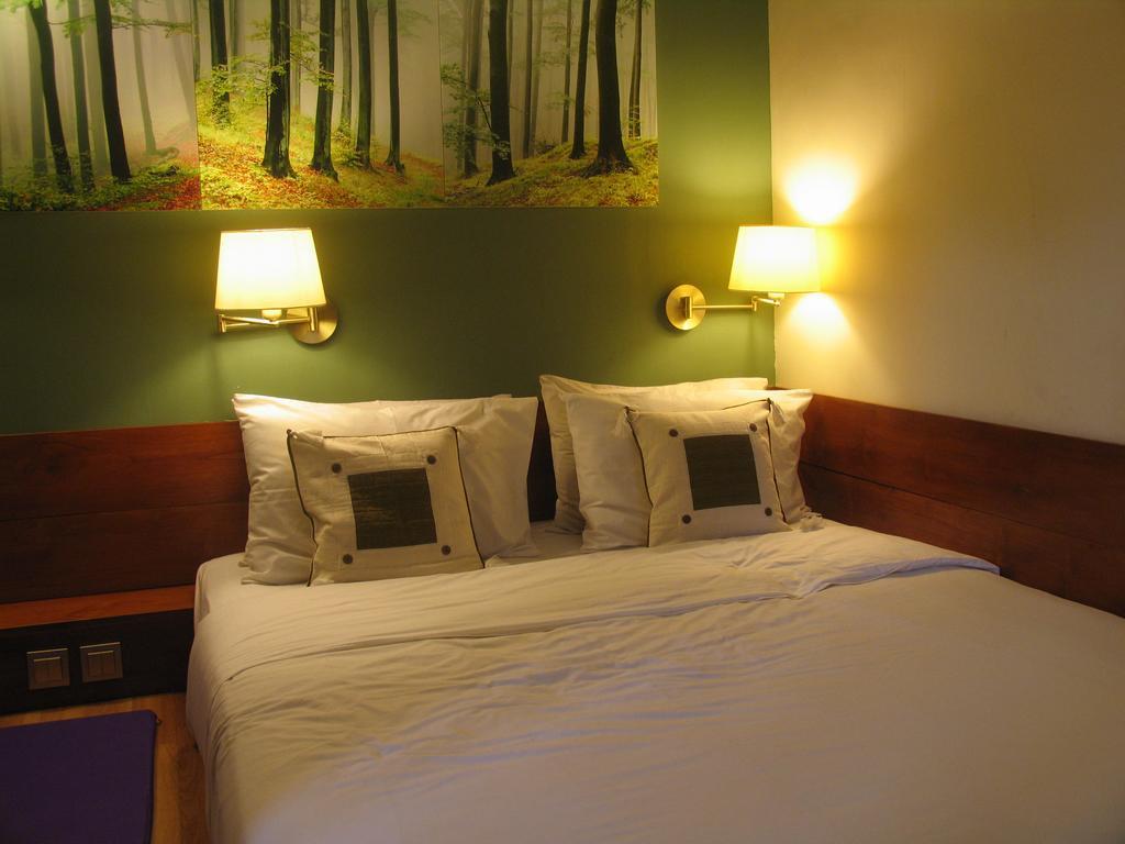 Wonotjolo Dhanesvara Holistic Unique Homestay חדר תמונה